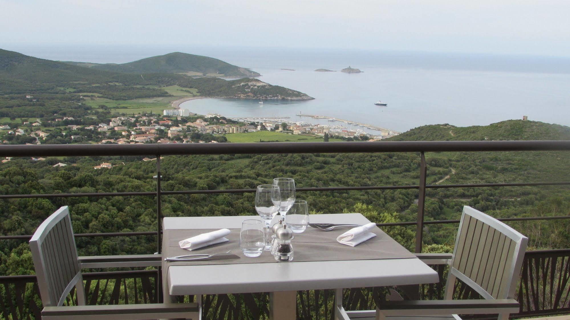 Le Tomino Hotel Macinaggio  Buitenkant foto