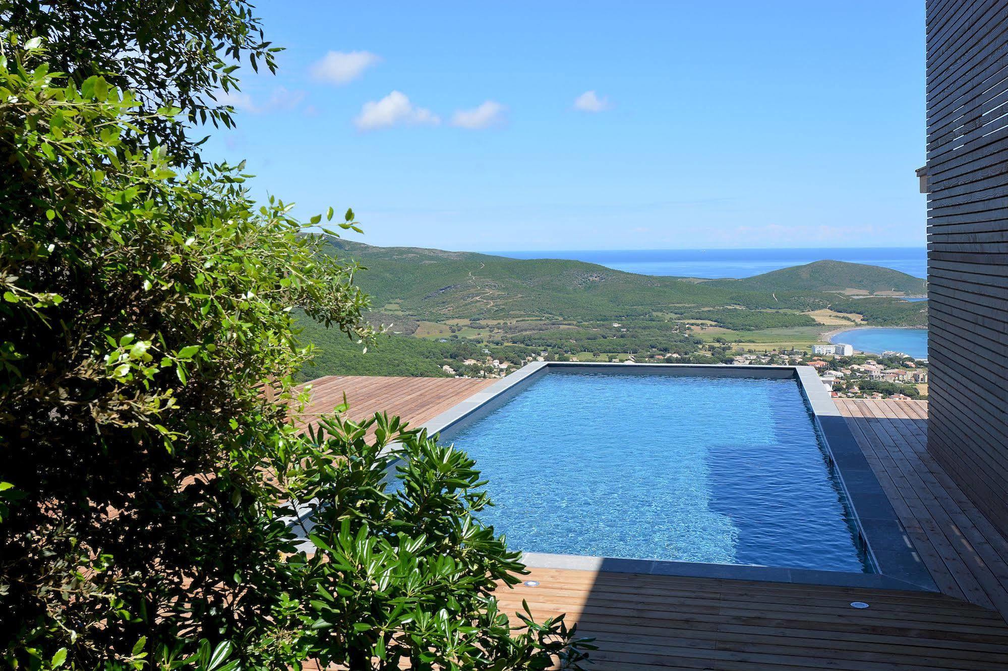 Le Tomino Hotel Macinaggio  Buitenkant foto
